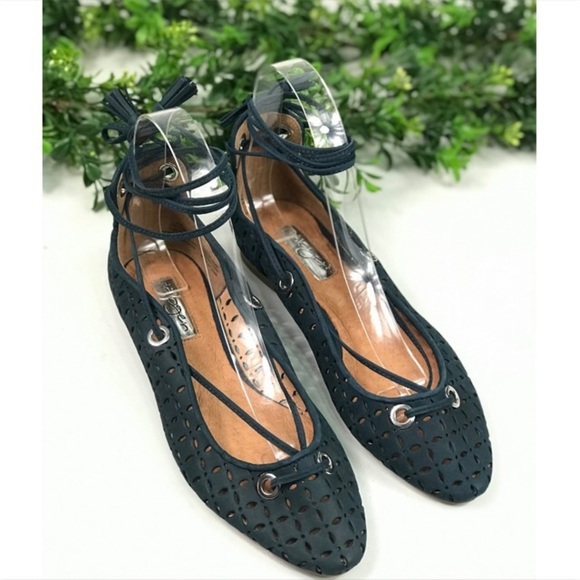 Halogen Navy Blue Eyelet Tie-up Ballet Flats Sz 6 - Picture 1 of 8